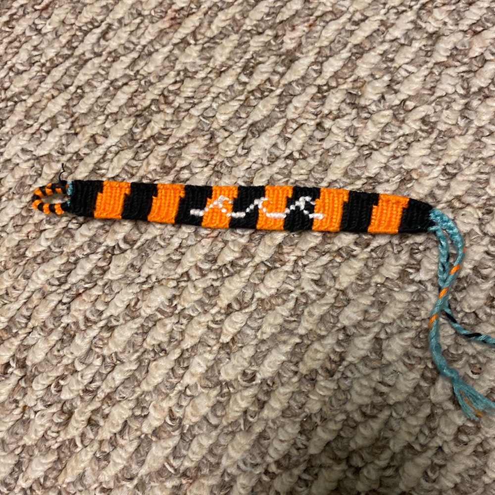 Halloween bracelets patterns, it’s a wave pattern.